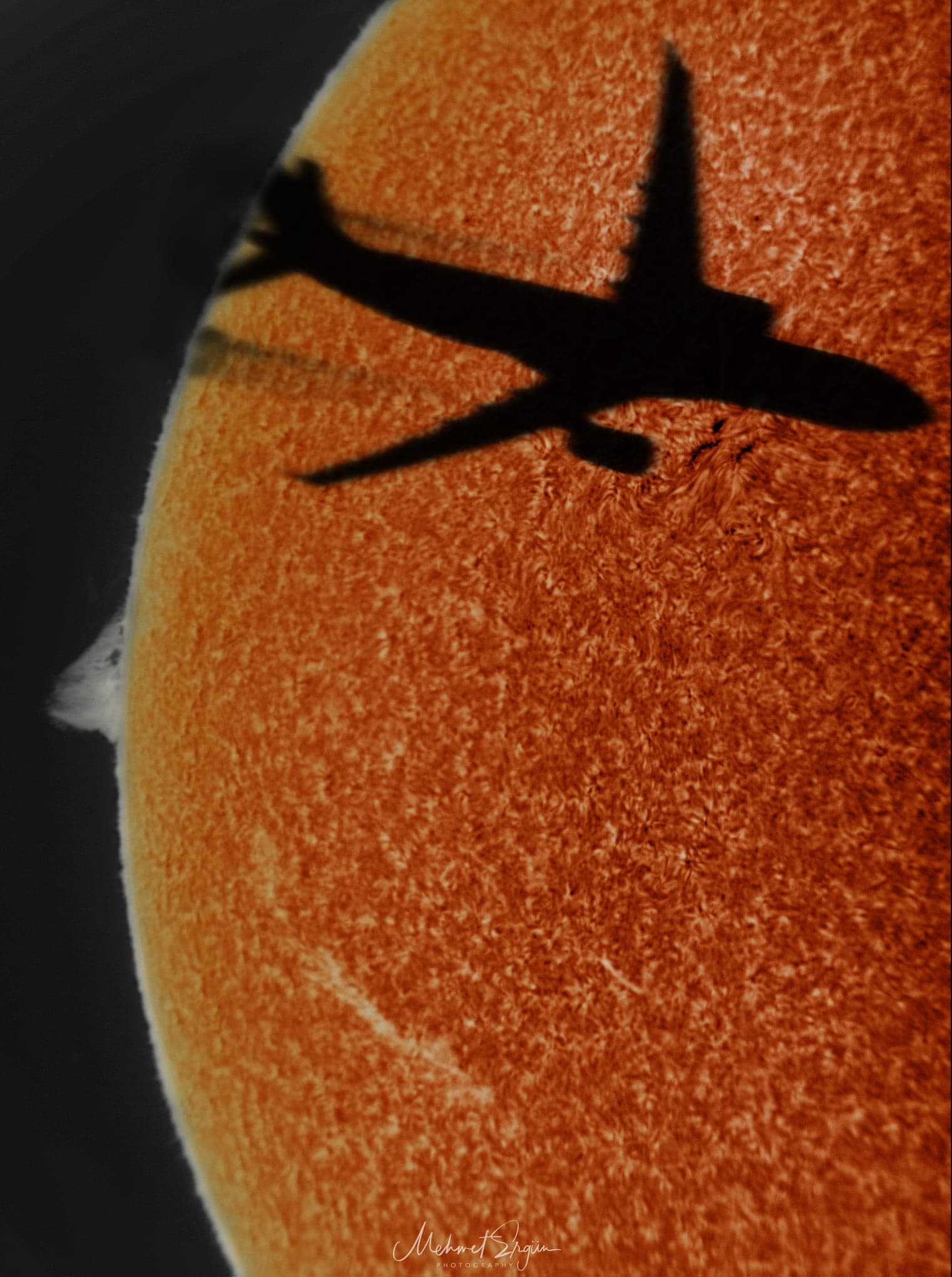 Plane transit by Mehmet Ergün